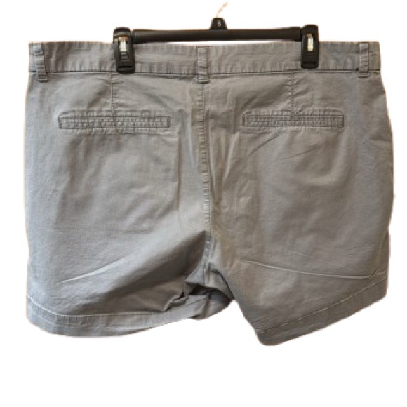 Woman’s Old Navy Shorts 18 Gray - Picture 2 of 3